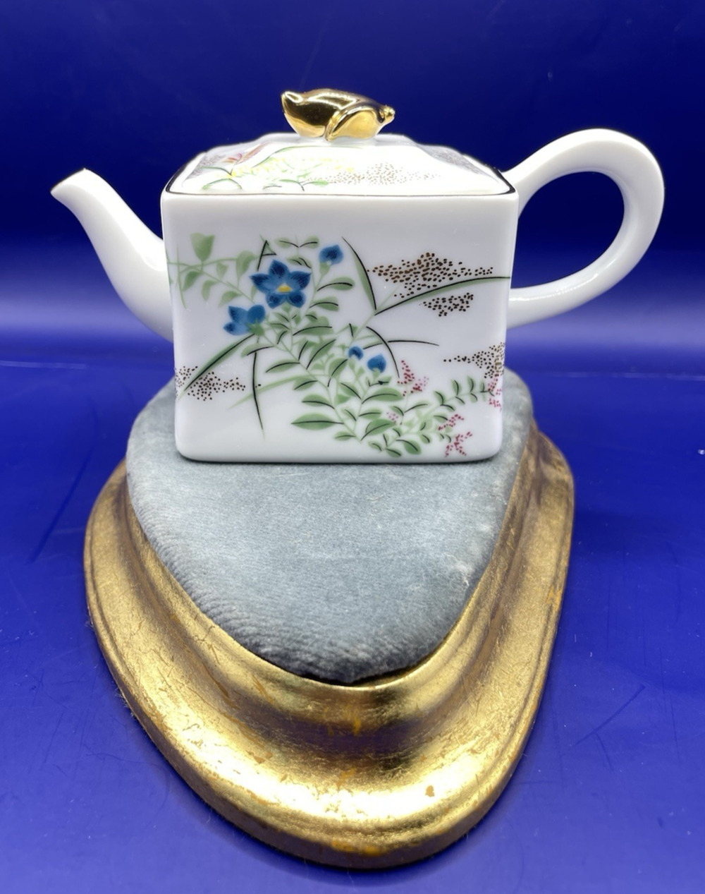 Franklin Mint Kyoto Fine Porcelain Teapot With Gold Trim & Floral Design